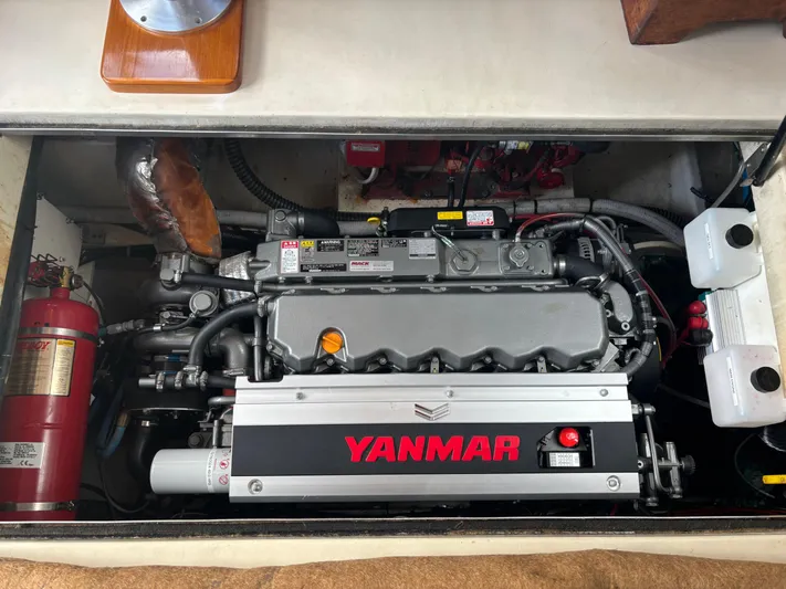 Gullywhumper Yacht Photos Pics 