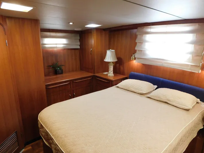 Fin's Yacht Photos Pics 