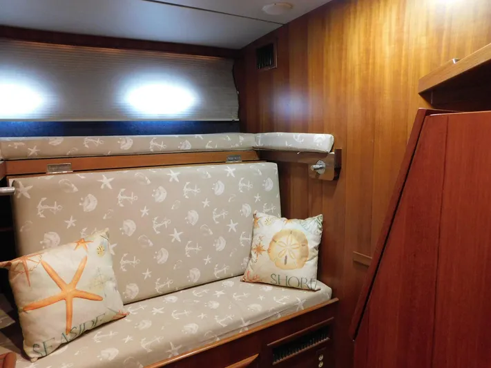 Fin's Yacht Photos Pics 