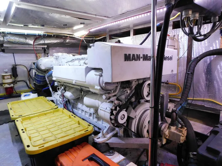 Fin's Yacht Photos Pics 