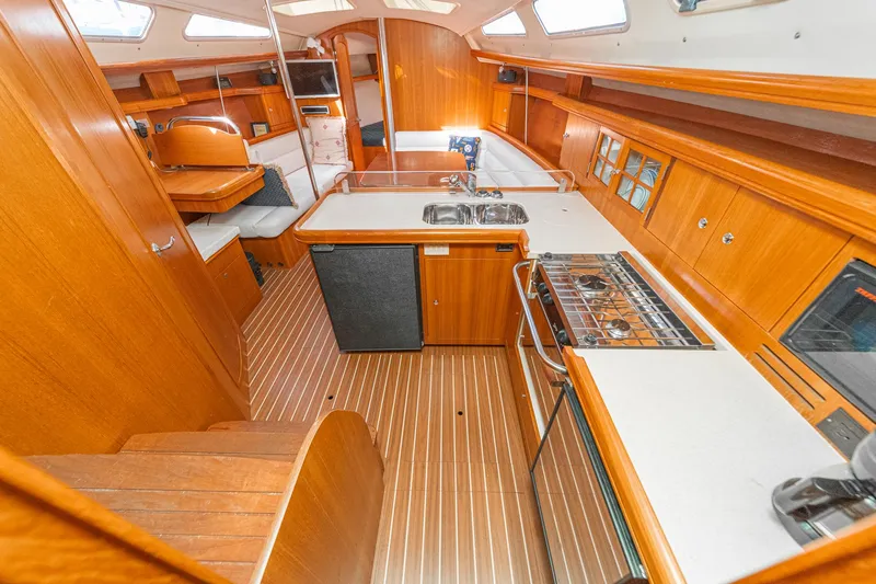 Saba Rock'n Yacht Photos Pics 