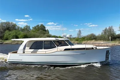 2010 Greenline 33