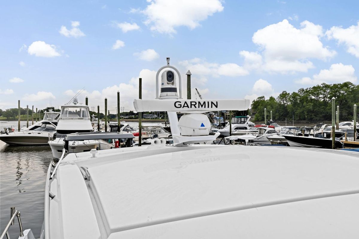 2022 Cruisers Yachts 42 