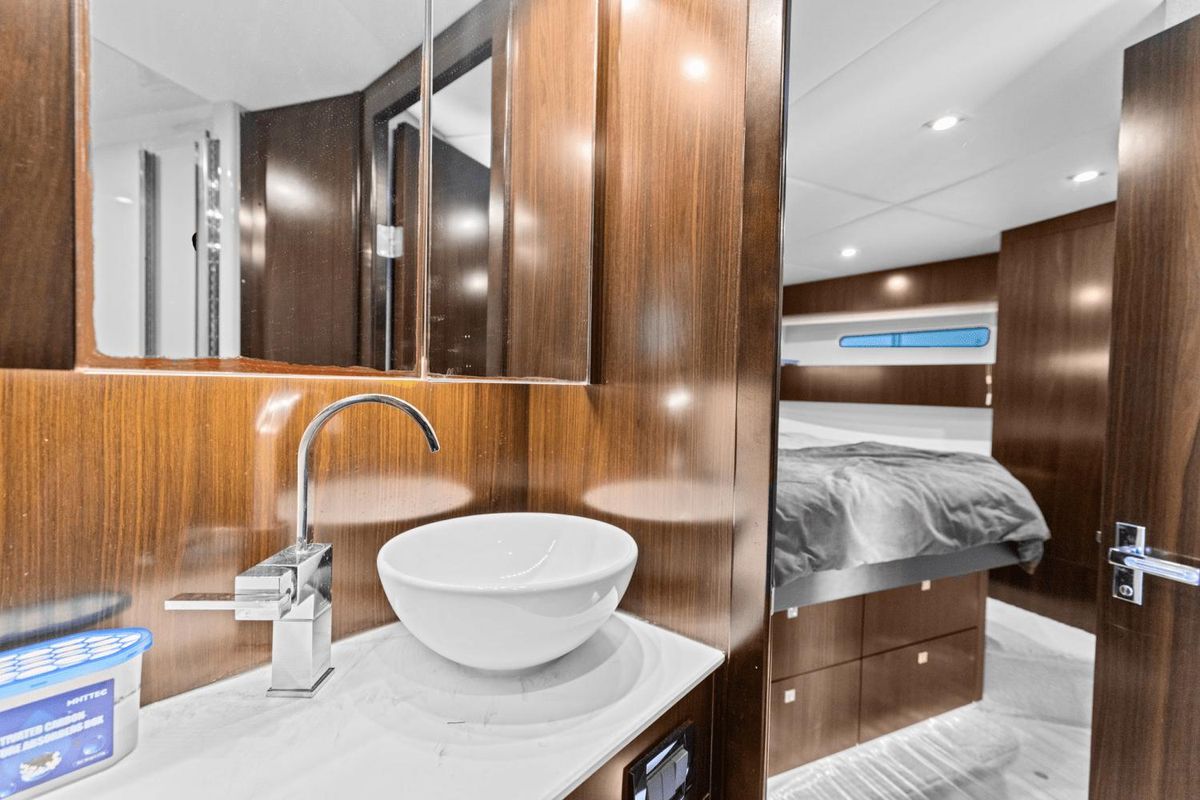 2022 Cruisers Yachts 42 