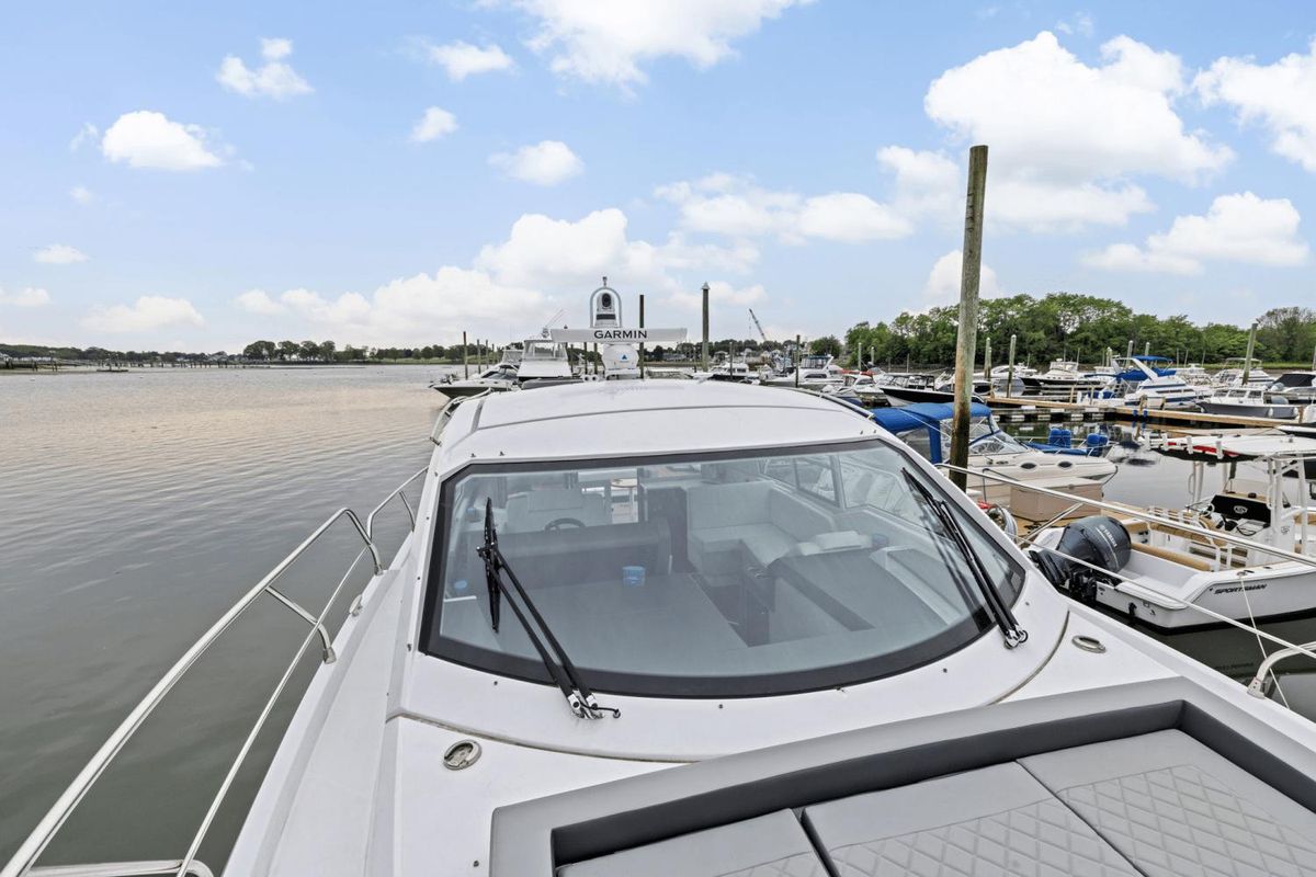 2022 Cruisers Yachts 42 