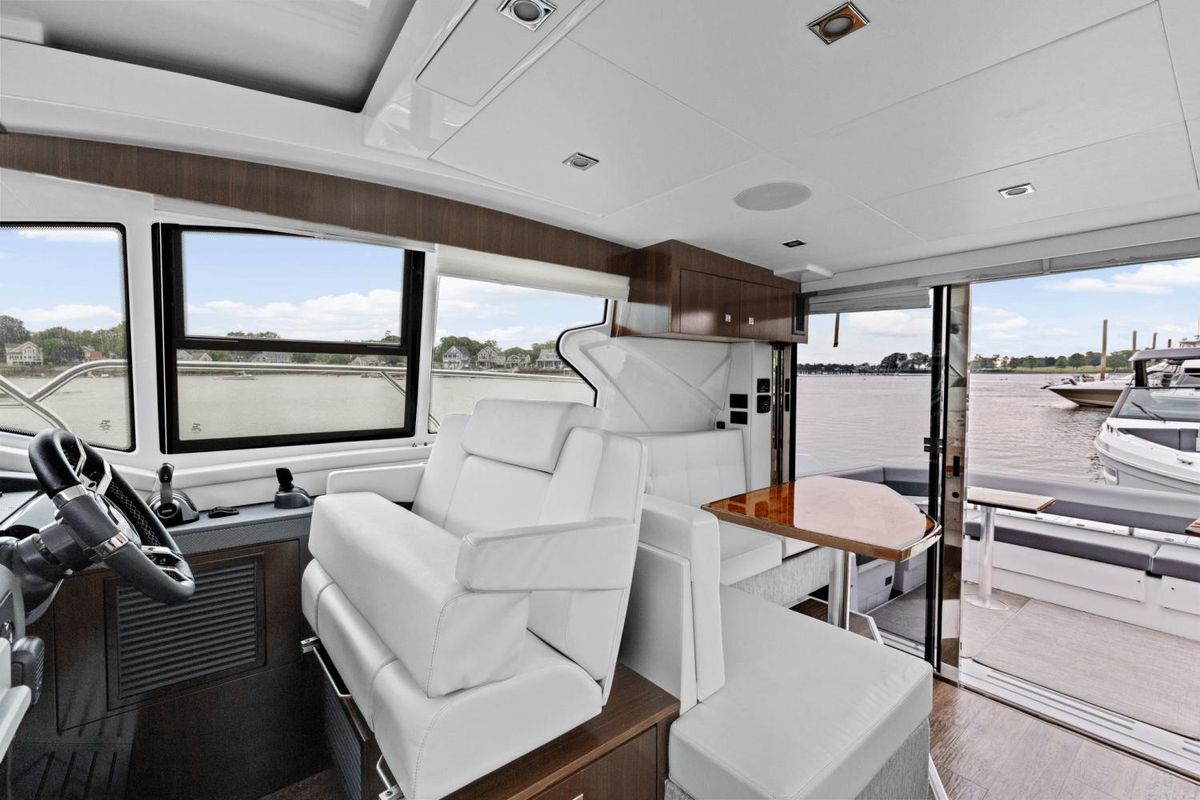 2022 Cruisers Yachts 42 