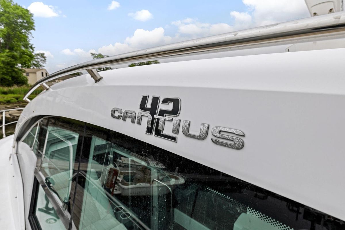 2022 Cruisers Yachts 42 
