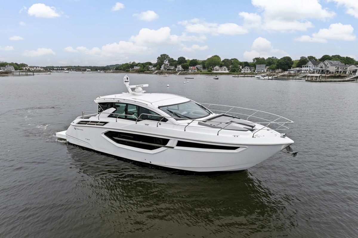 2022 Cruisers Yachts 42 