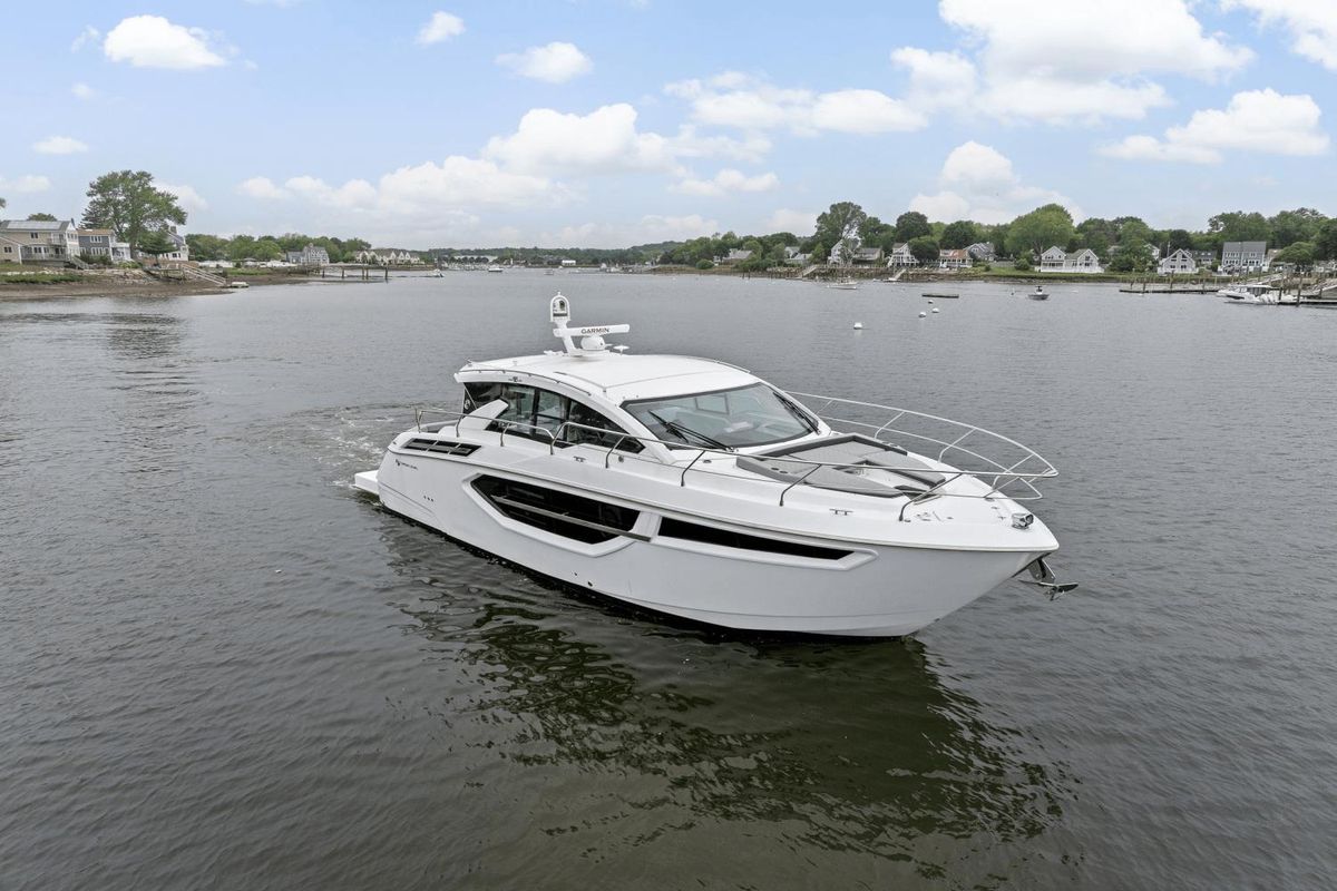 2022 Cruisers Yachts 42 