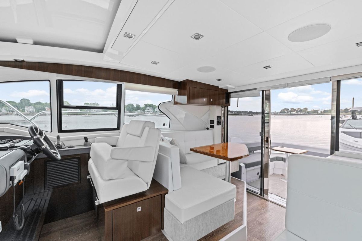 2022 Cruisers Yachts 42 