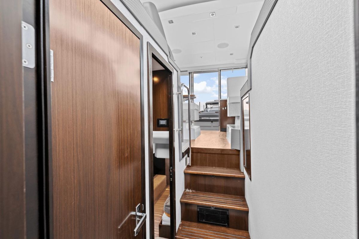 2022 Cruisers Yachts 42 