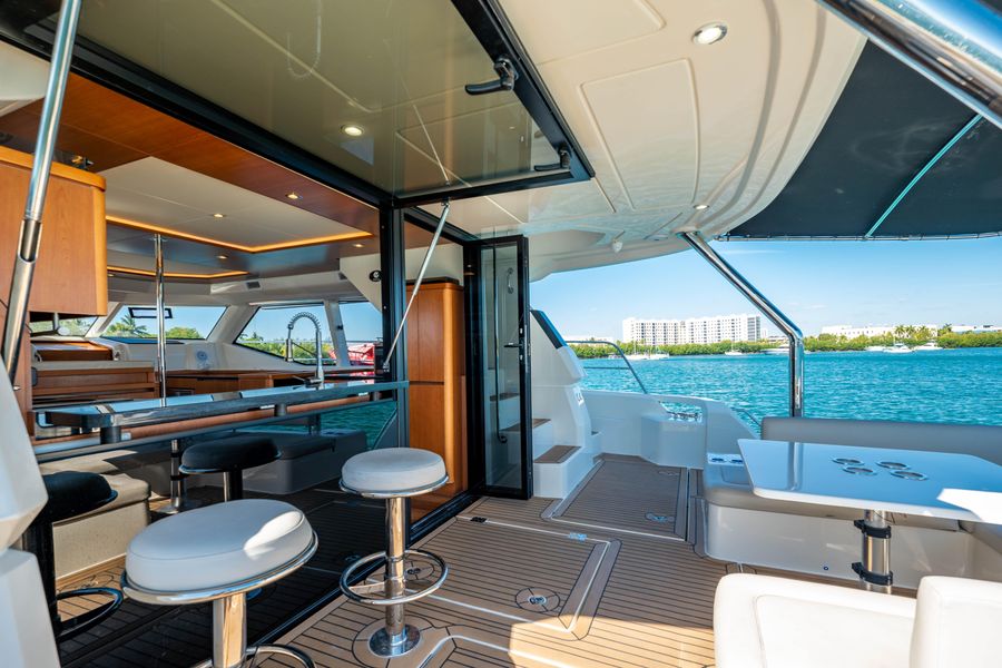 2018 Aquila 44 Yacht