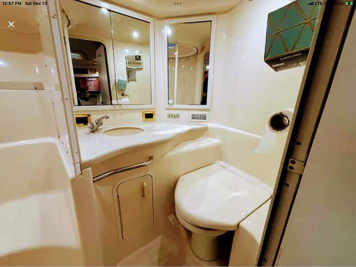 Lady Barb Yacht Photos Pics Interior of 1998 Sea Ray 400 Sundancer, bathroom view.