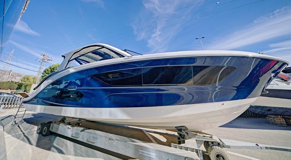 Sea Ray Unveils Sundancer 370