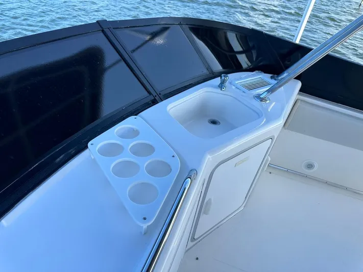  Yacht Photos Pics 1997 Sea Ray 550 Sedan Bridge deck with sink and cup holders.