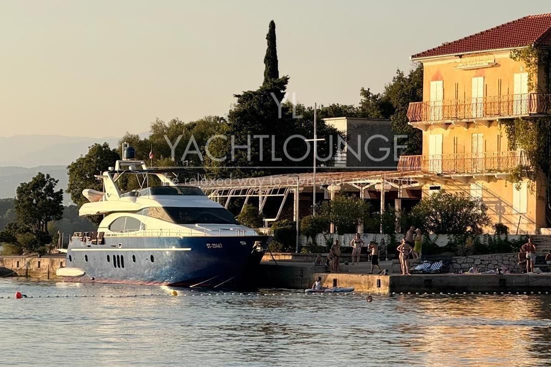 2004 Azimut 74 