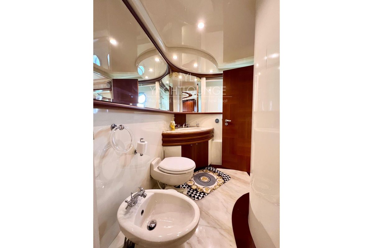 2004 Azimut 74 