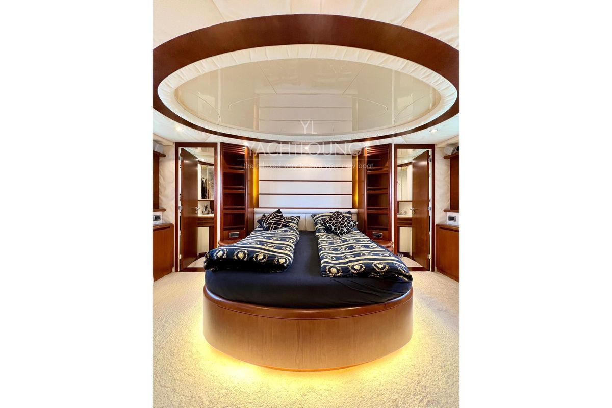 2004 Azimut 74 