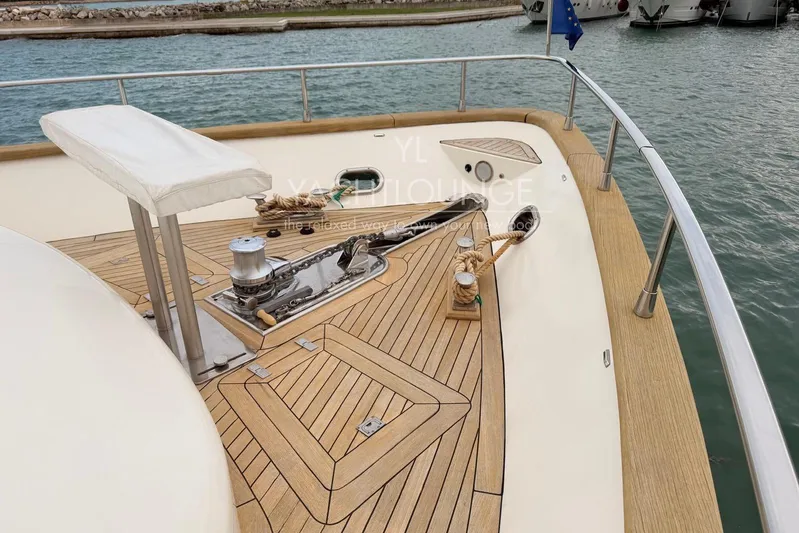  Yacht Photos Pics Bow of 2004 Azimut 74 Solar yacht with teak decking and mooring equipment.