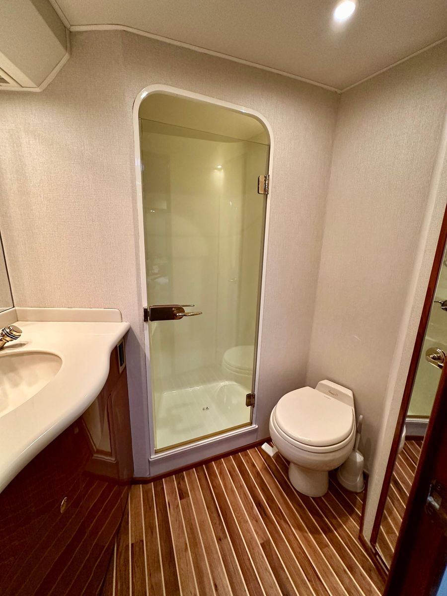 2004 Viking 56 