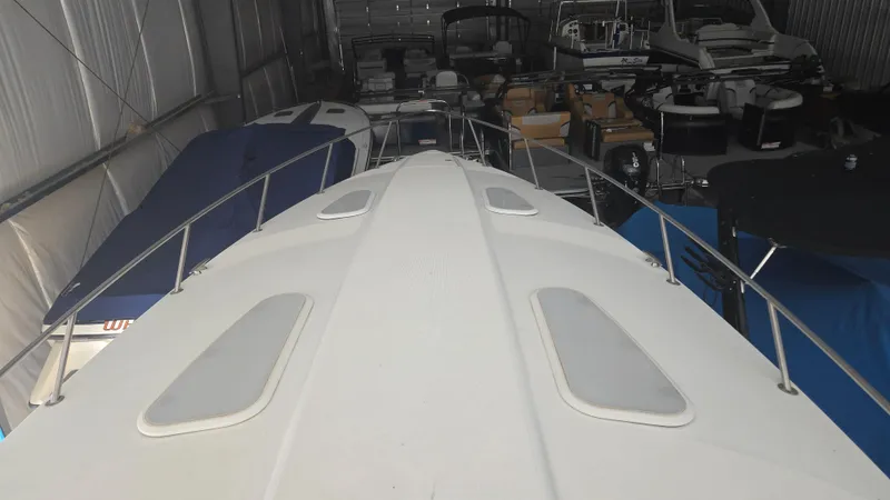 Harborviewbayview Yacht Photos Pics 2006 Formula 400ss boat stored in a garage with other vessels.