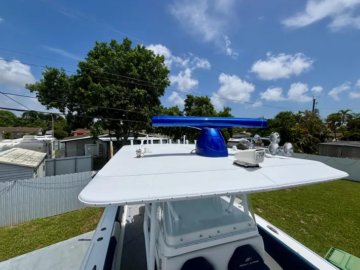  Yacht Photos Pics 2007 Midnight Express 39 Cuddy boat with radar, set against a clear blue sky.