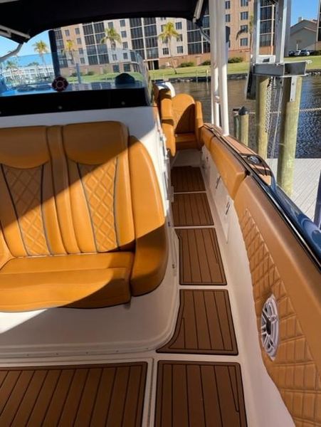2007 Renegade 32 Cuddy
