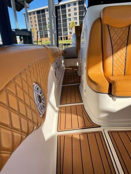 2007 Renegade 32 Cuddy