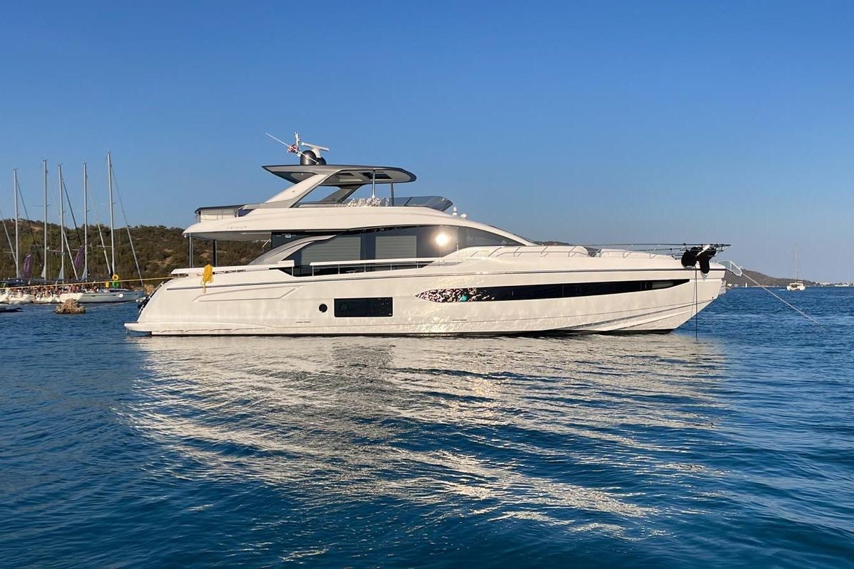 2022 Azimut 77 