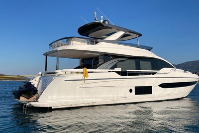 Yacht