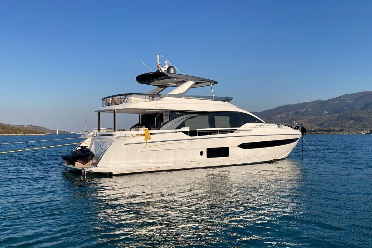 2022 Azimut 77 
