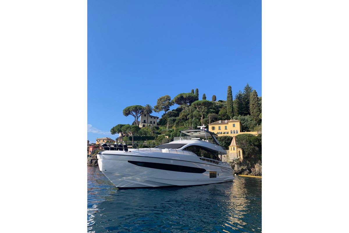 2022 Azimut 77 