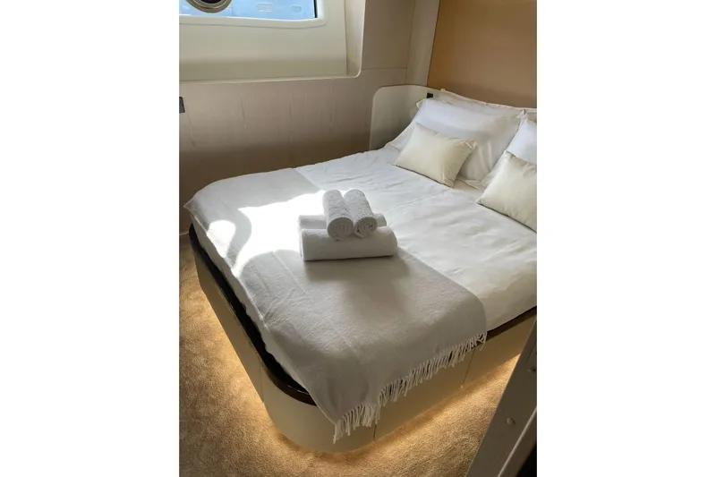 Ma Belle Yacht Photos Pics vip cabin