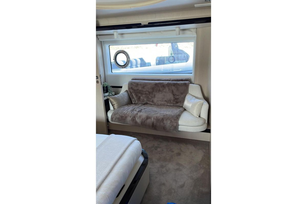 2022 Azimut 77 