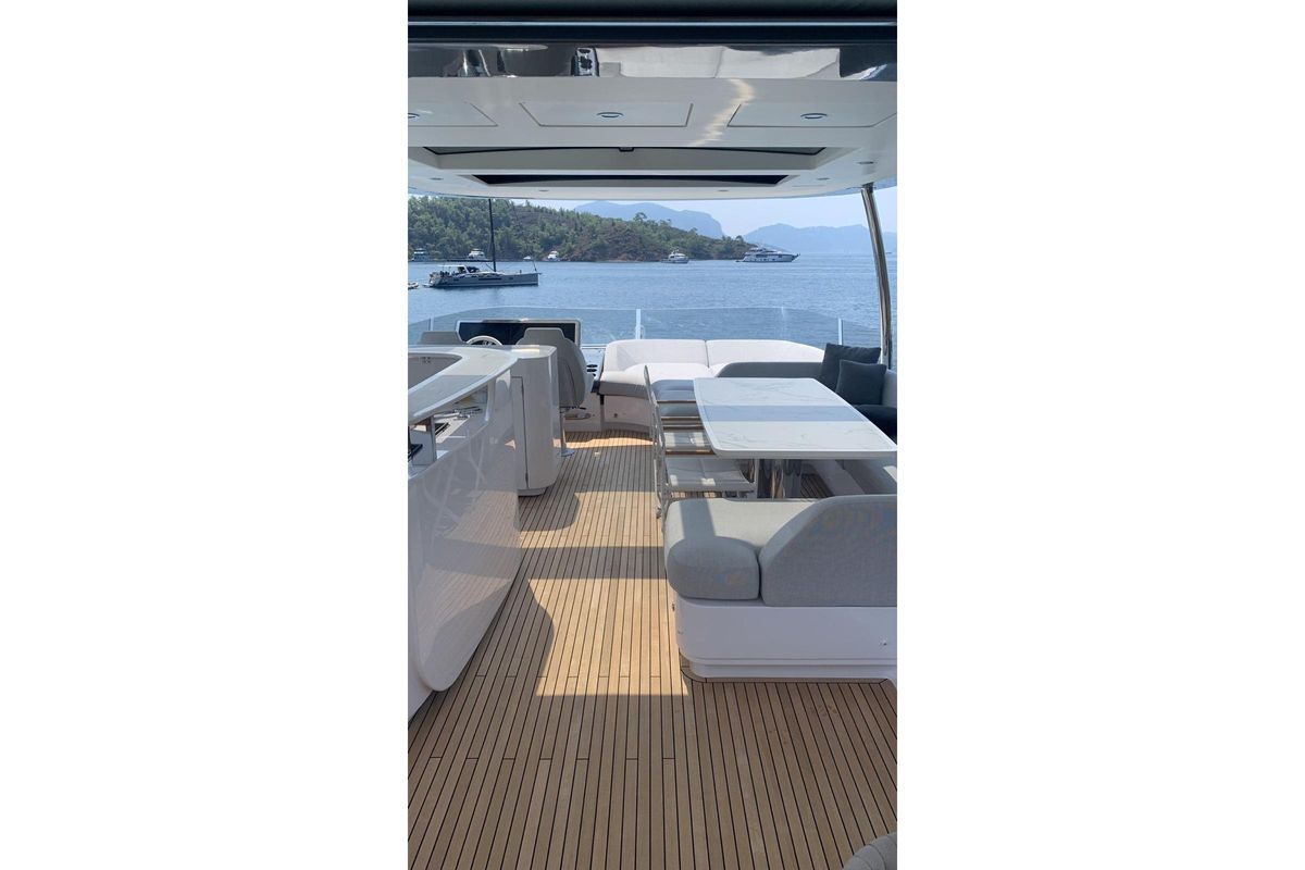 2022 Azimut 77 