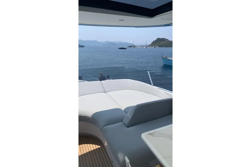 Ma Belle Yacht Photos Pics FLYBRIDGE