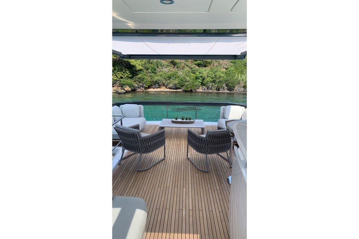 2022 Azimut 77 