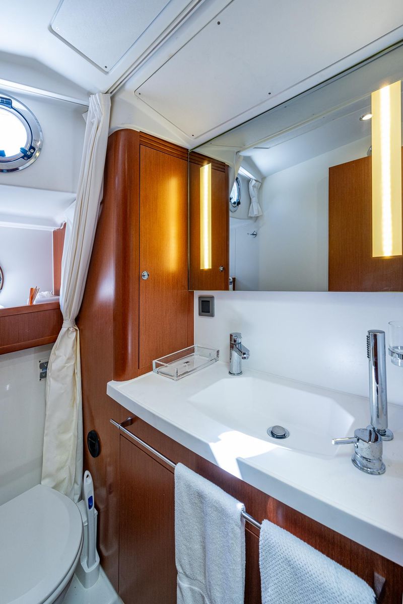 2018 Beneteau 44 