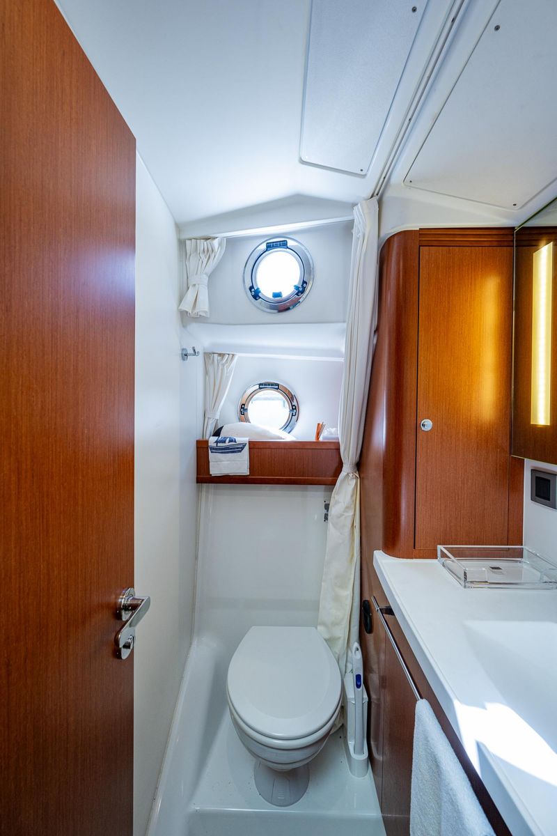 2018 Beneteau 44 