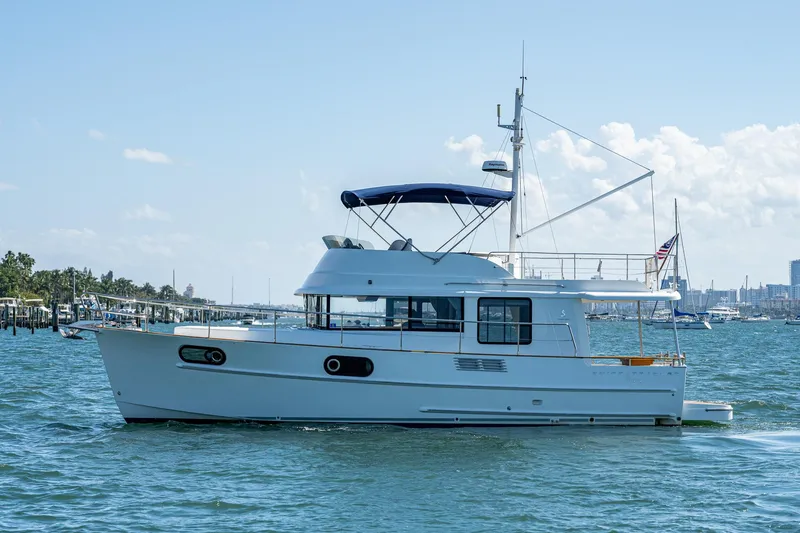 Low Hours Yacht Photos Pics 