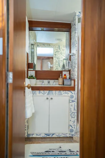 Sea Suite Yacht Photos Pics Vintage 1974 Burger yacht bathroom with nautical decor and wooden accents.