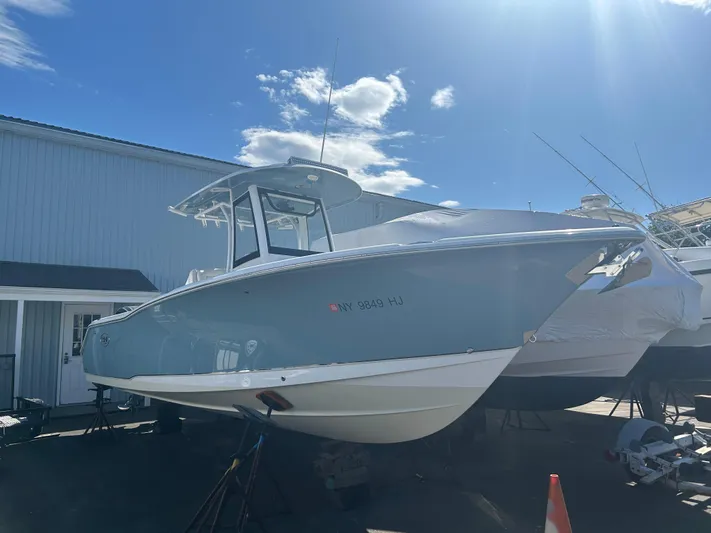  Yacht Photos Pics 2022 Sea Hunt Ultra 275 SE boat displayed outdoors under clear sky.