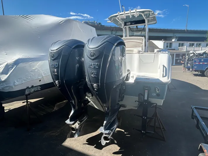  Yacht Photos Pics 2022 Sea Hunt Ultra 275 SE boat with dual Yamaha 250 engines in a marina setting.