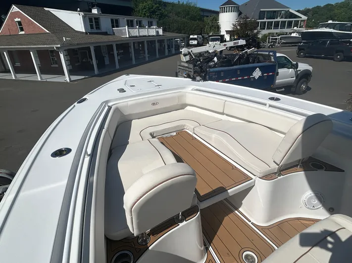  Yacht Photos Pics 2022 Sea Hunt Ultra 275 SE boat with spacious seating and elegant design.