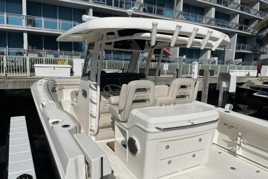 2019 Boston Whaler 330 Outrage