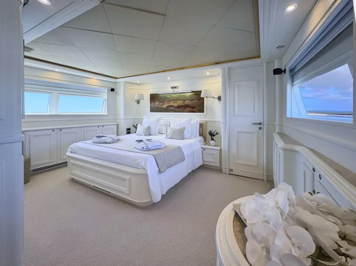  Yacht Photos Pics PHOTO-2023-11-15-19-21-19 4.jpg