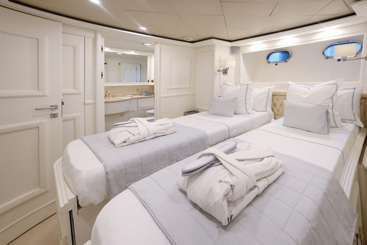 2003 Custom Line 101 