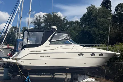Monterey 322 Cruiser