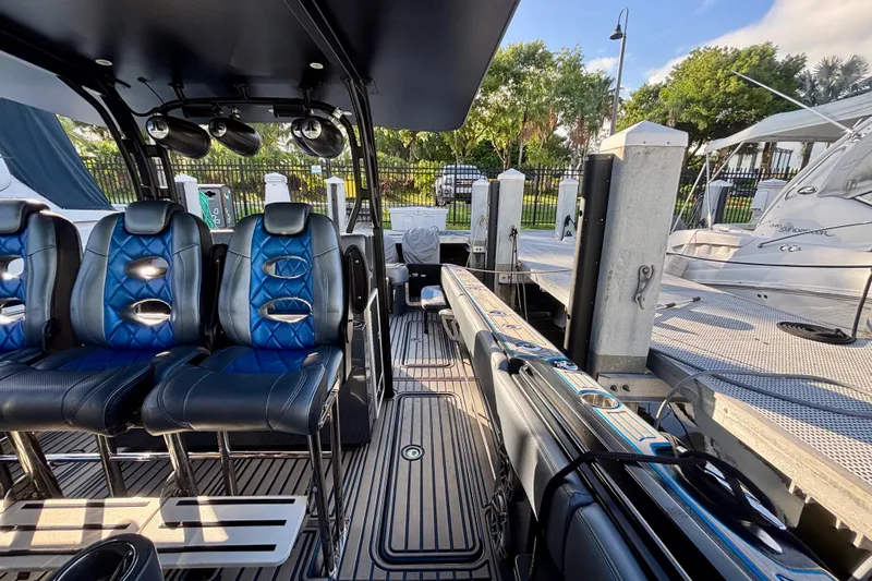  Yacht Photos Pics 2016 Hydra-Sports 4200 Siesta boat interior with luxurious seating and modern design.