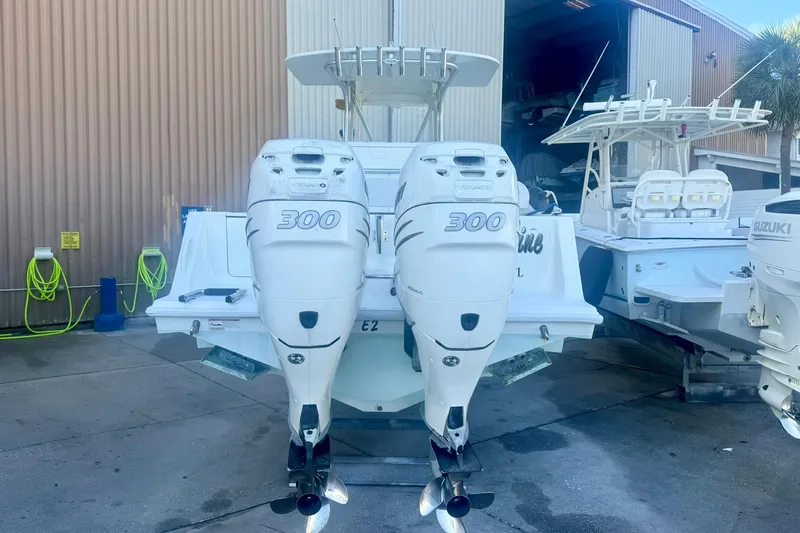 Knot Online Yacht Photos Pics 32 SeaVee - Aft PRofile